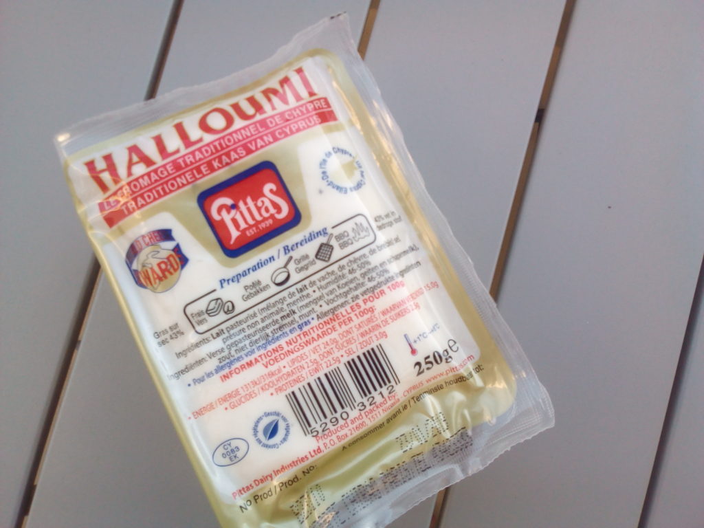 paquet de fromage halloumi sous vide, acheté à Lyon chez le traiteur libanais-arménien Sassoun
