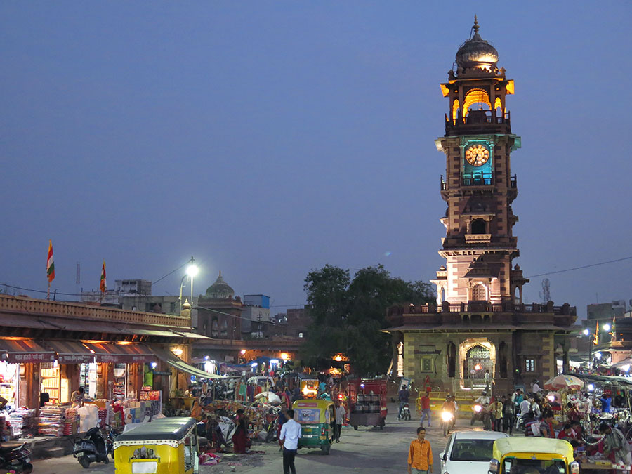 Le Clocktower Market, ou "marché de l'horloge", est un des bazars historiques de Jodhpur. C'est aussi le plus touristique... La Tour de l'Horloge rappelle en outre les temps de la colonisation !